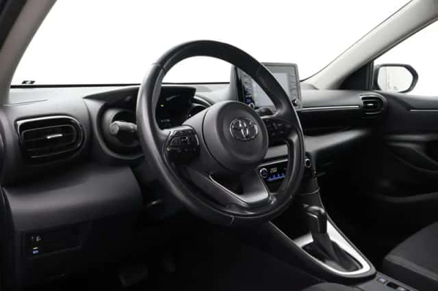 Toyota Yaris (2023) thumbnail 2