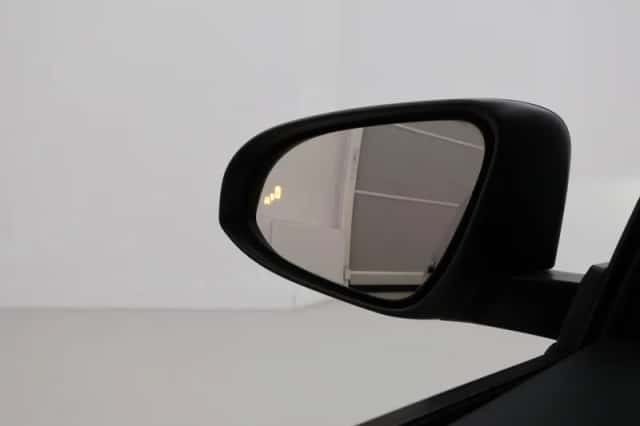 Toyota C-HR (2020) thumbnail 5