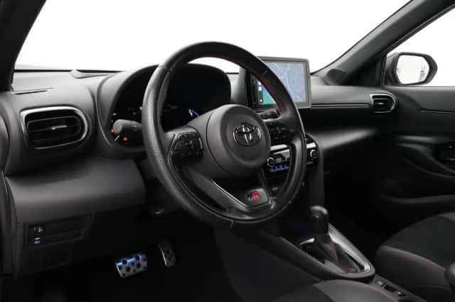 Toyota Yaris Cross (2023) thumbnail 2