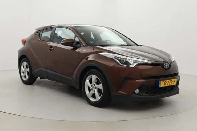 Toyota C-HR (2018) thumbnail 1