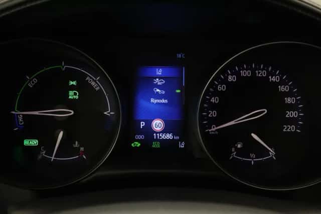 Toyota C-HR (2018) thumbnail 3