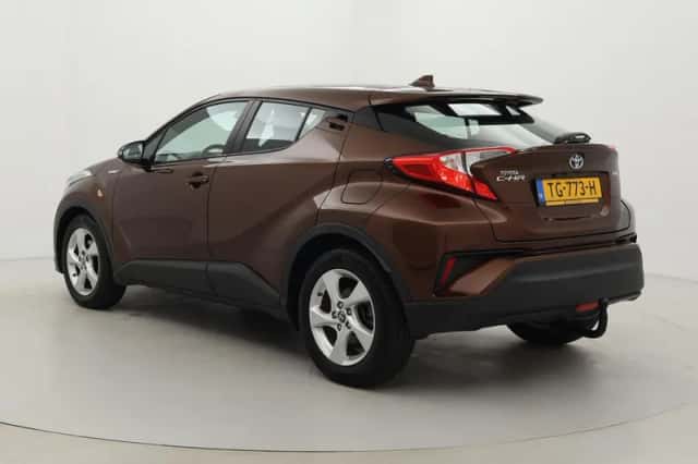 Toyota C-HR (2018) thumbnail 4