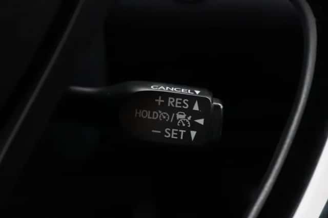 Toyota C-HR (2018) thumbnail 6