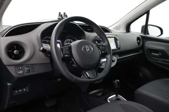 Toyota Yaris (2020) thumbnail 2