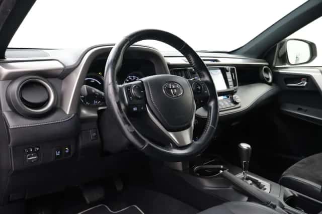 Toyota RAV4 (2017) thumbnail 2