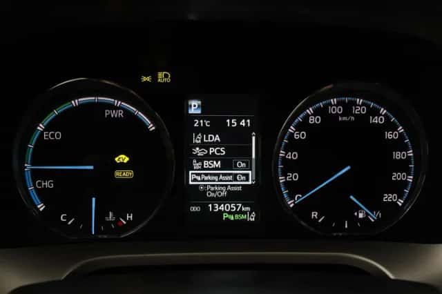 Toyota RAV4 (2017) thumbnail 3