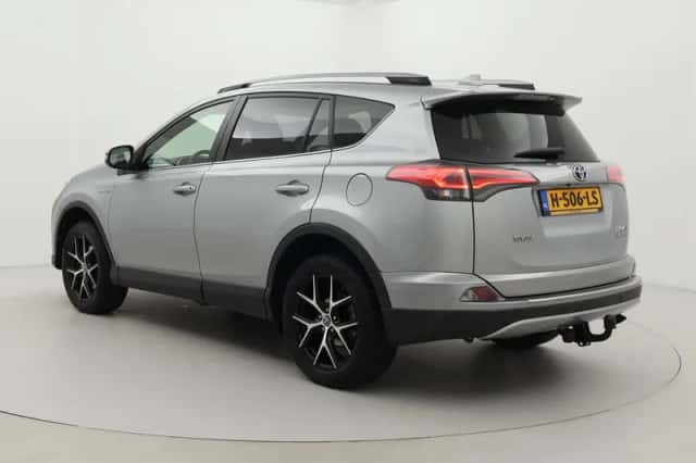Toyota RAV4 (2017) thumbnail 4