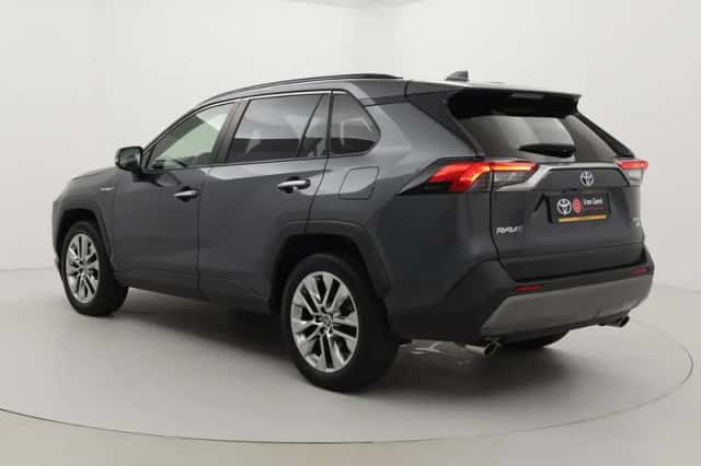 Toyota RAV4 (2021) thumbnail 4