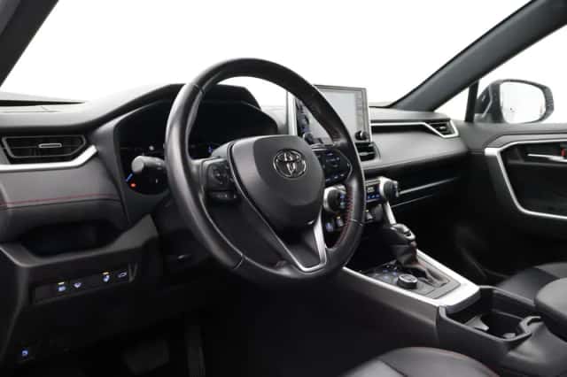 Toyota RAV4 (2021) thumbnail 2