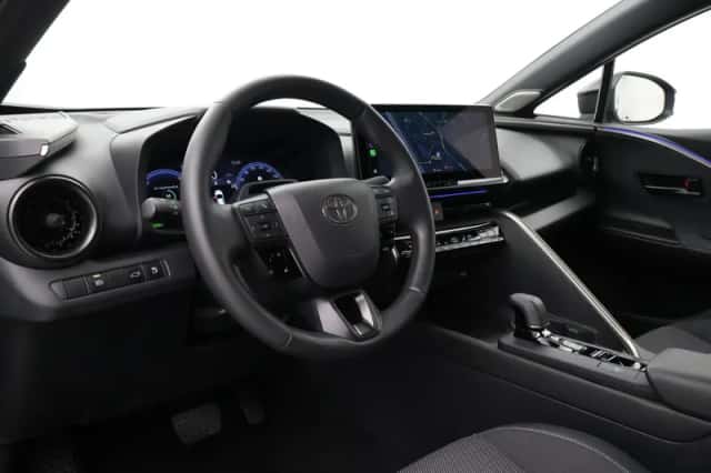 Toyota C-HR (2024) thumbnail 2