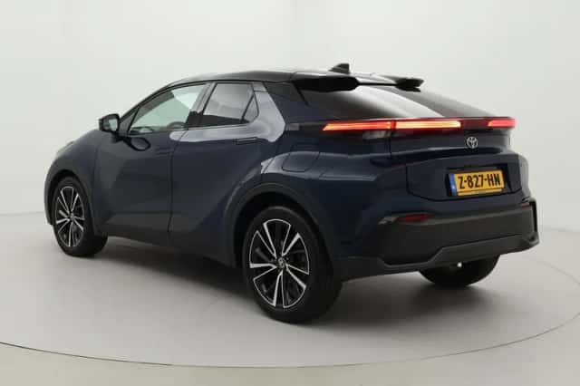 Toyota C-HR (2024) thumbnail 4