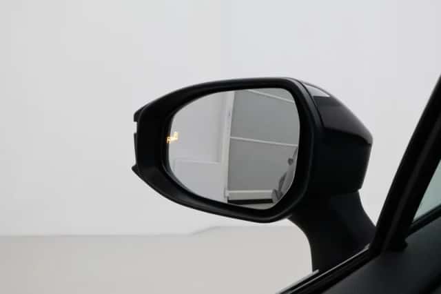 Toyota C-HR (2024) thumbnail 6