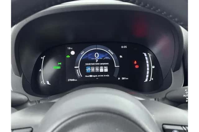 Toyota Yaris (2025) thumbnail 3