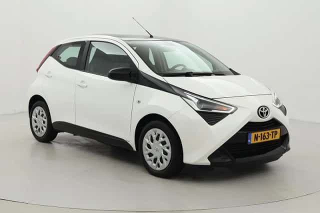 Toyota Aygo (2022) thumbnail 1