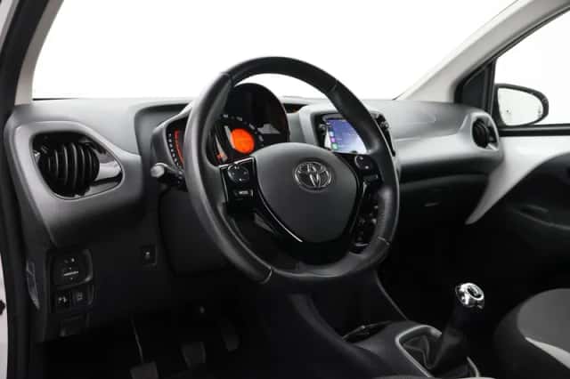 Toyota Aygo (2022) thumbnail 2