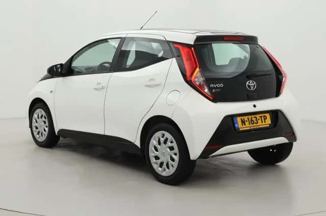 Toyota Aygo (2022) thumbnail 4