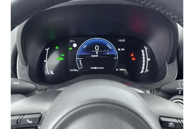 Toyota Yaris Cross (2025) thumbnail 3