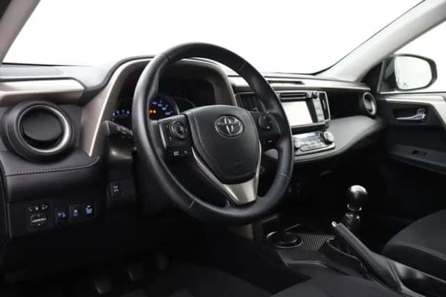 Toyota RAV4 (2014) thumbnail 2