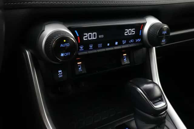 Toyota RAV4 (2021) thumbnail 5