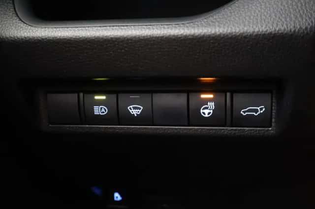 Toyota RAV4 (2021) thumbnail 6