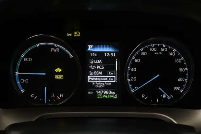 Toyota RAV4 (2017) thumbnail 3