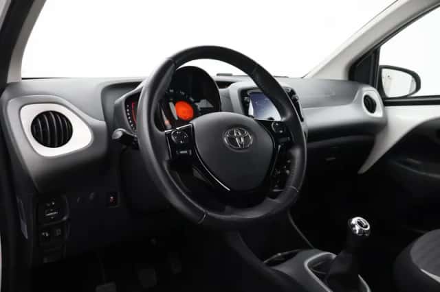 Toyota Aygo (2019) thumbnail 2
