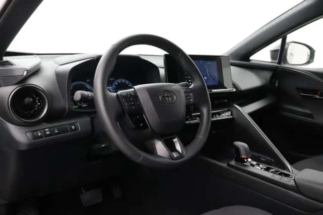 Toyota C-HR (2025) thumbnail 2