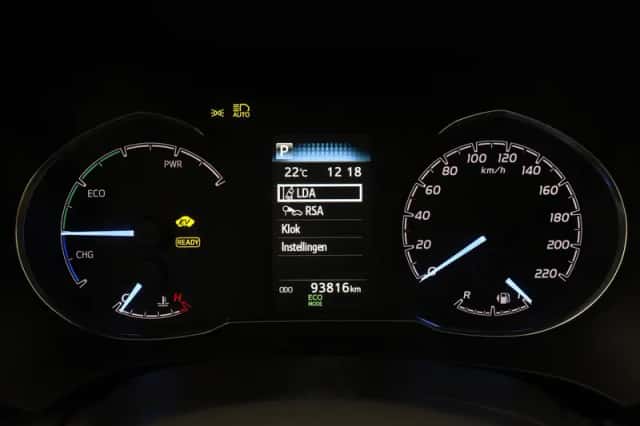 Toyota Yaris (2017) thumbnail 3