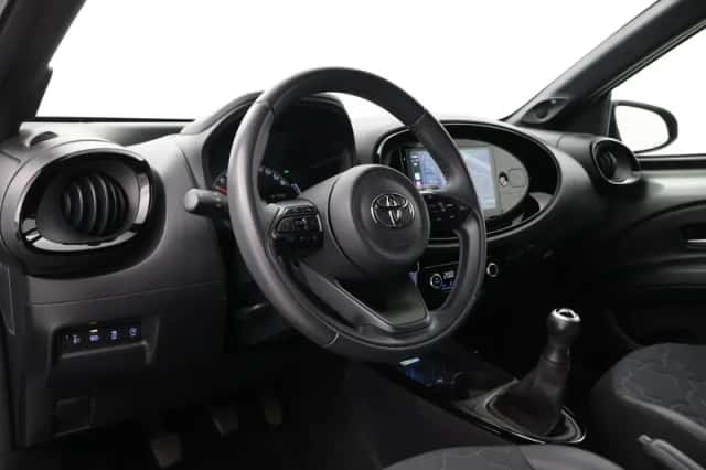 Toyota Aygo X (2022) thumbnail 2