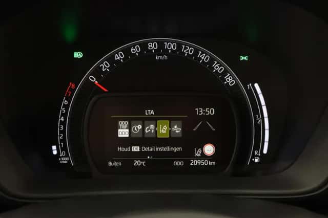 Toyota Aygo X (2022) thumbnail 3