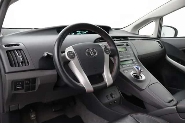 Toyota Prius (2011) thumbnail 2