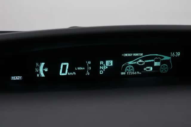 Toyota Prius (2011) thumbnail 3