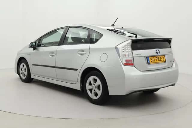 Toyota Prius (2011) thumbnail 4