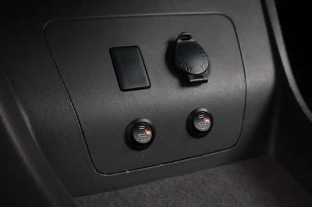 Toyota Prius (2011) thumbnail 5