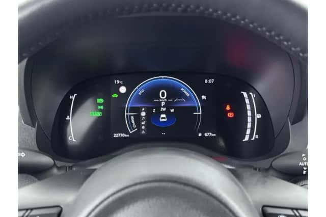 Toyota Yaris Cross (2025) thumbnail 3