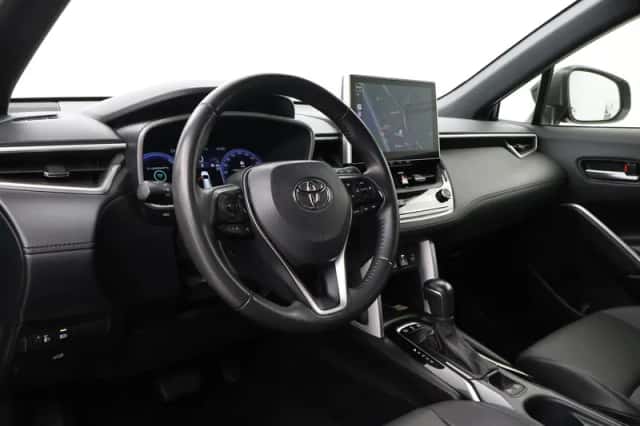Toyota Corolla Cross (2024) thumbnail 2