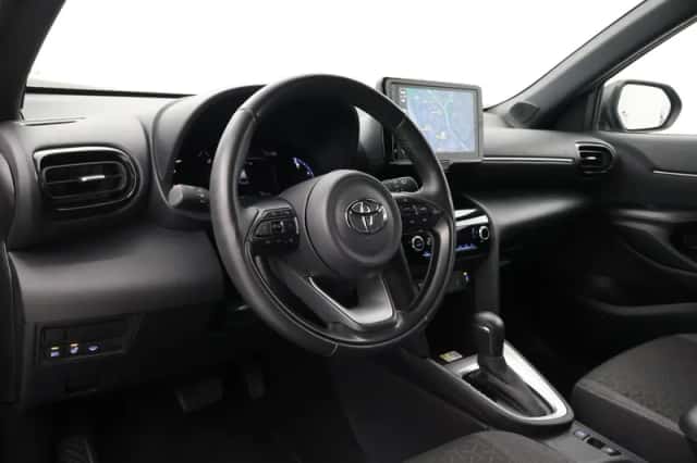 Toyota Yaris Cross (2023) thumbnail 2