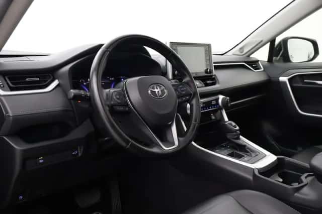 Toyota RAV4 (2020) thumbnail 2
