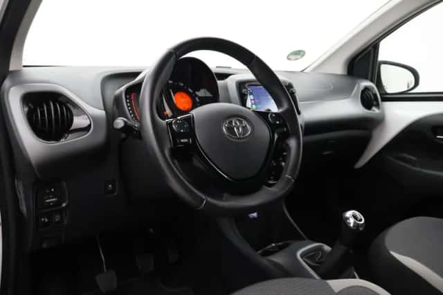 Toyota Aygo (2022) thumbnail 2