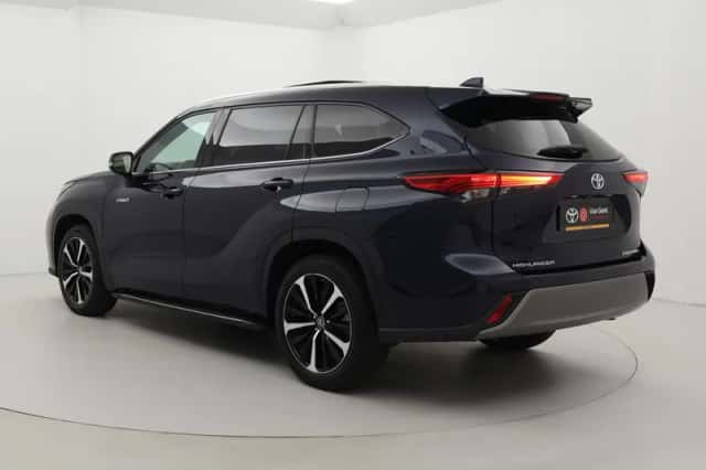 Toyota Highlander (2022) thumbnail 4