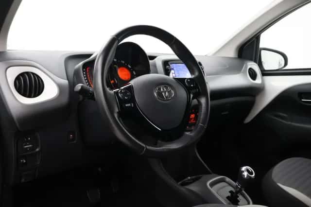 Toyota Aygo (2019) thumbnail 2