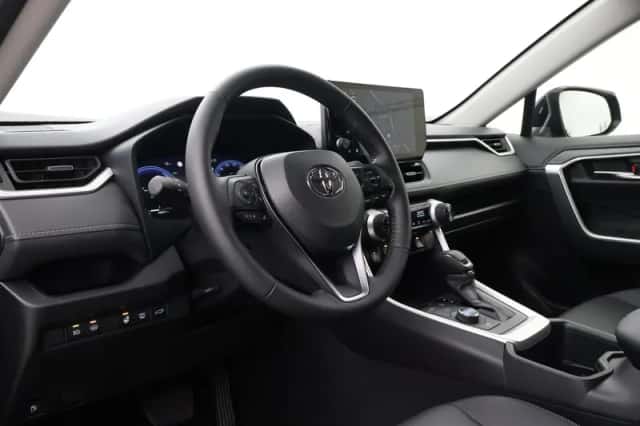 Toyota RAV4 (2025) thumbnail 2