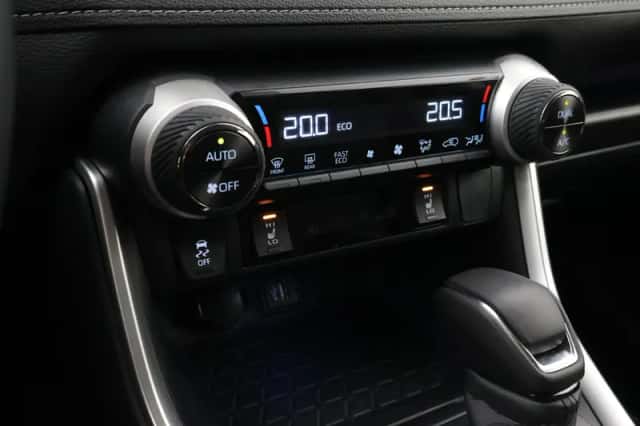 Toyota RAV4 (2025) thumbnail 6