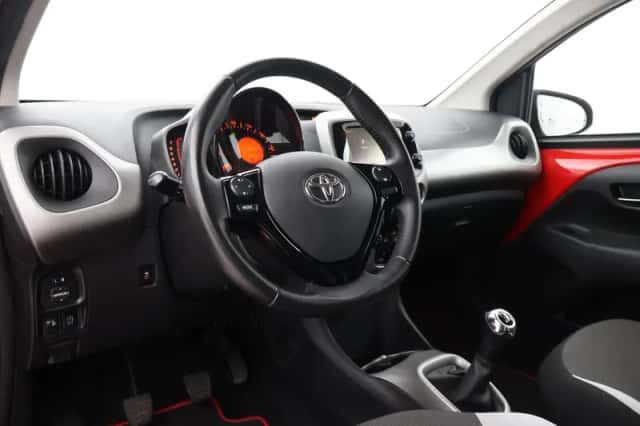 Toyota Aygo (2016) thumbnail 2