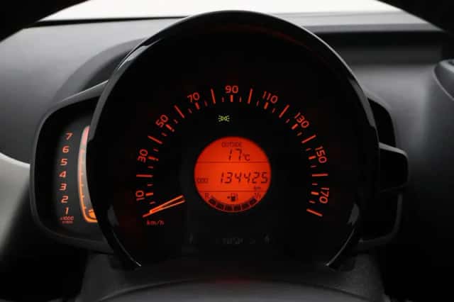 Toyota Aygo (2016) thumbnail 3