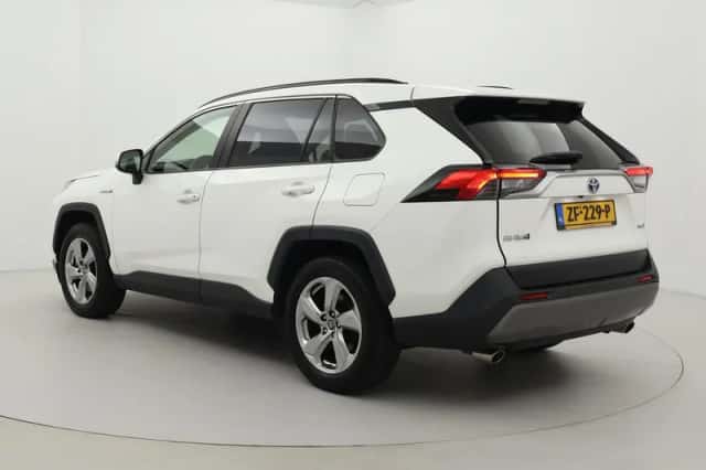 Toyota RAV4 (2019) thumbnail 4