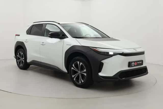 Toyota bZ4X (2023) thumbnail 1