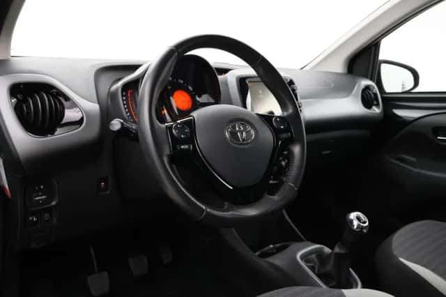 Toyota Aygo (2019) thumbnail 2