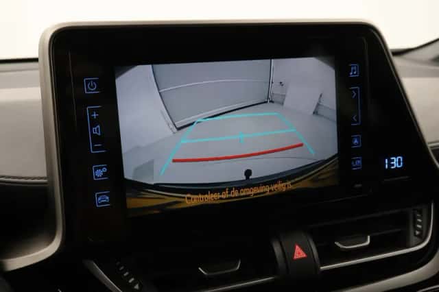 Toyota C-HR (2019) thumbnail 6