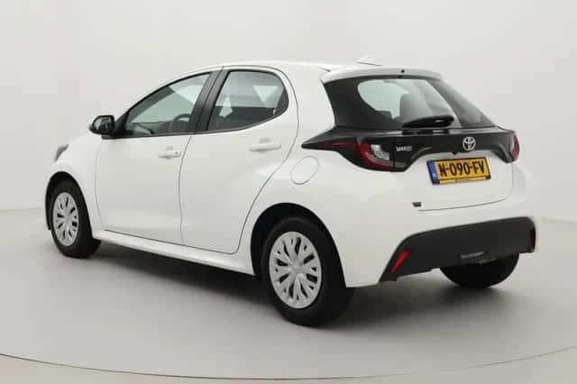 Toyota Yaris (2021) thumbnail 4